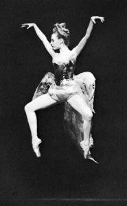 2nd position en pointe, executed by Gelsey Kirkland, in the Firebird. Image from Britanica Online Encyclopedia. Credit Martha Swope